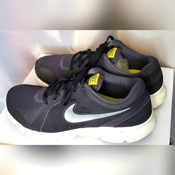 Nike Other - Men's Nike Flex Experience RN2 Size 8 Running Shoe